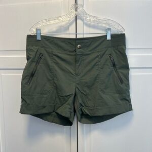Athleta Trekkie Shortie Shorts Size Women’s 16 Color Green